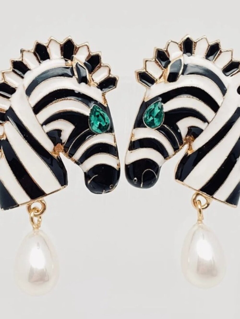 DESIGNER Mod/Contemporary Zebra Black/White Enamel Green Crystal Pearl Earrings